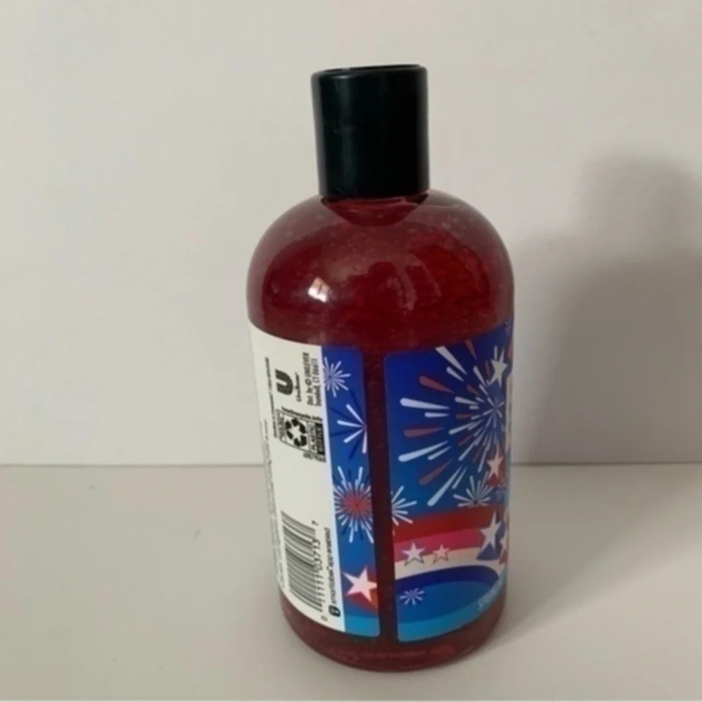 NWT. FIND YOUR HAPPY PLACE Festivals & Firework Bath & Shower